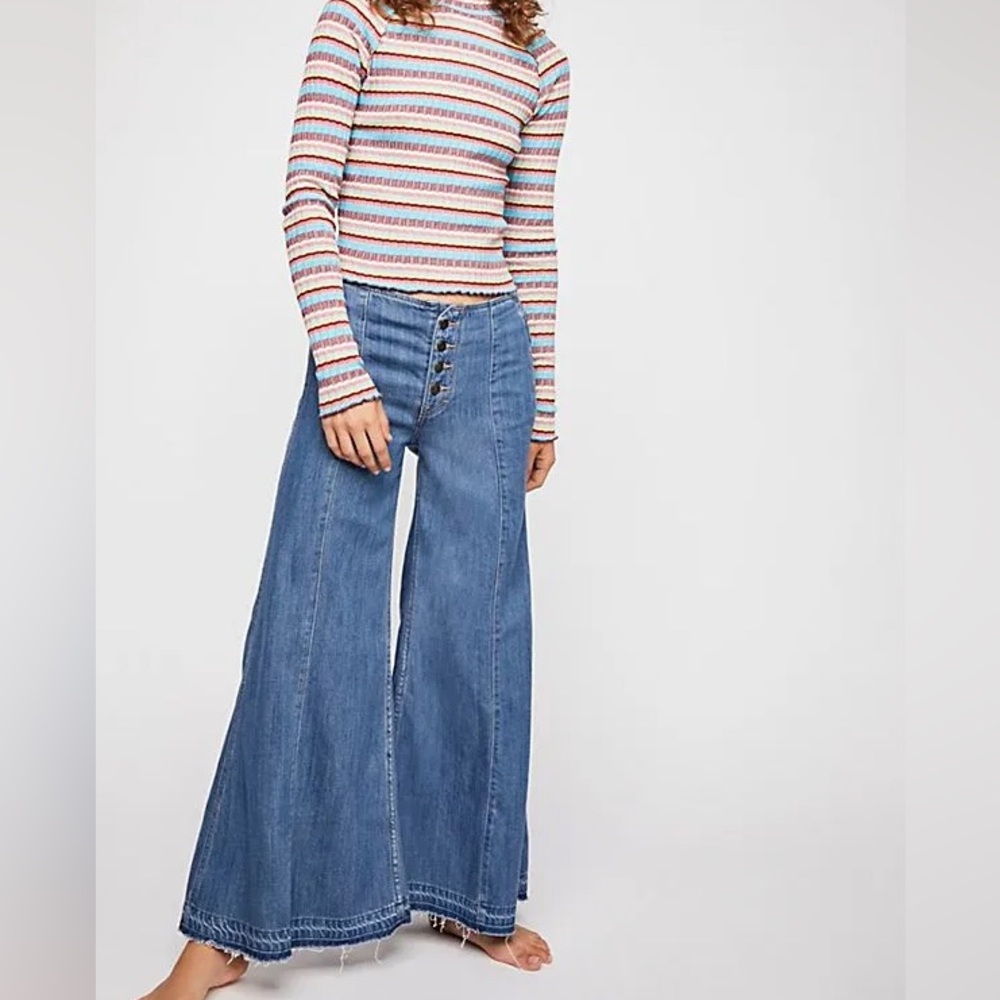 Free People Retro Inspired High Waist Ultra Wide Leg Raw Frayed Hem Jeans, 28 - Picture 2 of 7